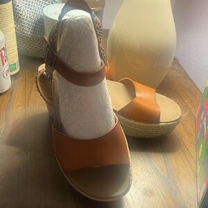 Sketchers Luxe Form Wedge Sandals sz 9